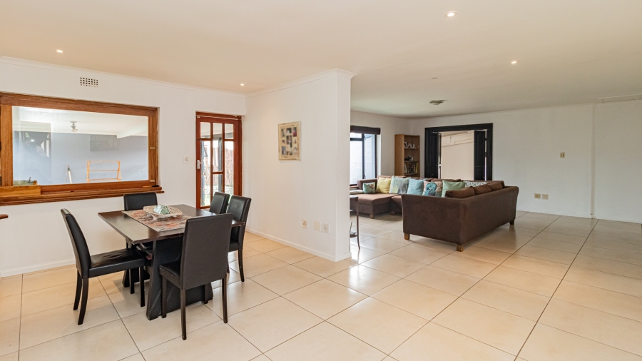 5 Bedroom Property for Sale in Sunnydale Western Cape